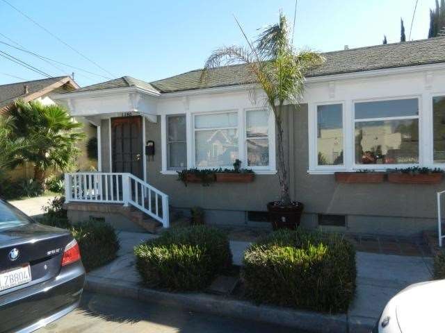 Very nice curb appeal, easy to maintain, no garden