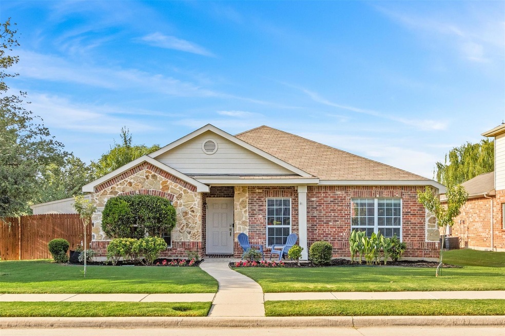 2012 Creekdale Dr, Denton, TX 76210 - photo 1