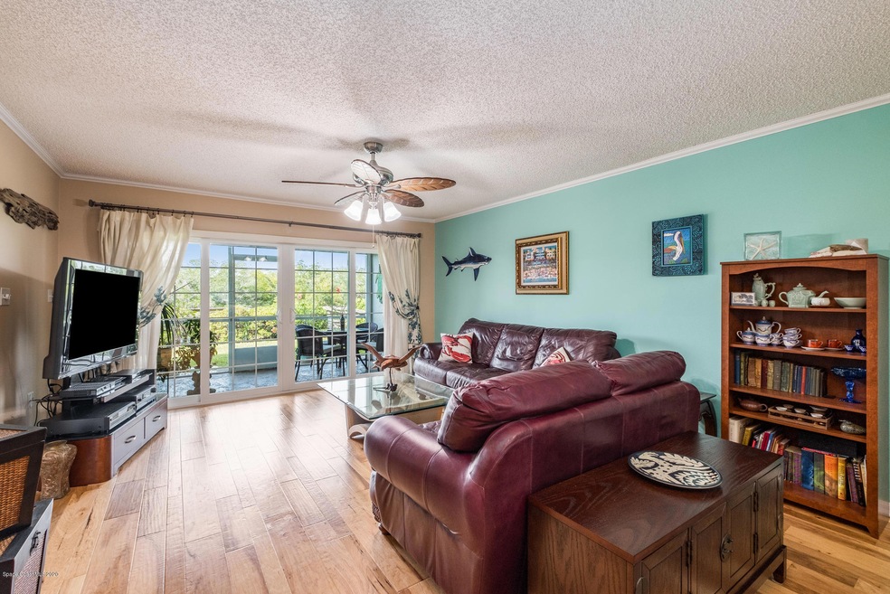 Living Area to Screened Patio
