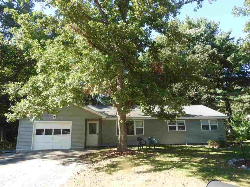 47 Yellowstone Dr, Londonderry, NH 03053 - photo 1