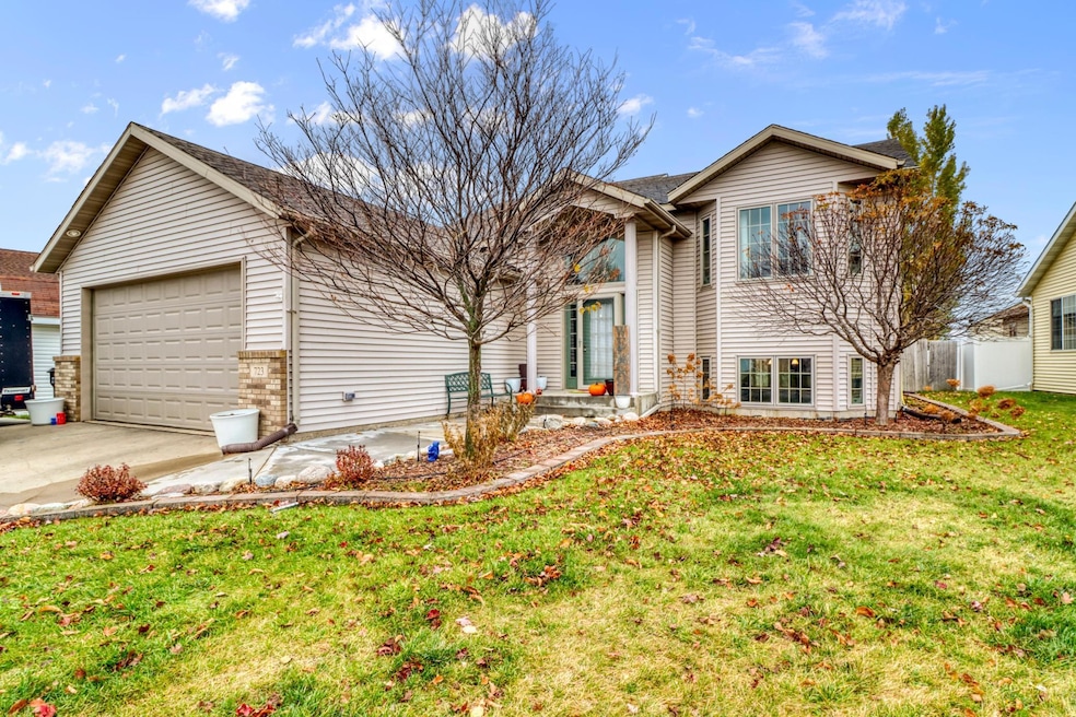 723 16th Ave W, West Fargo, ND 58078 - photo 1