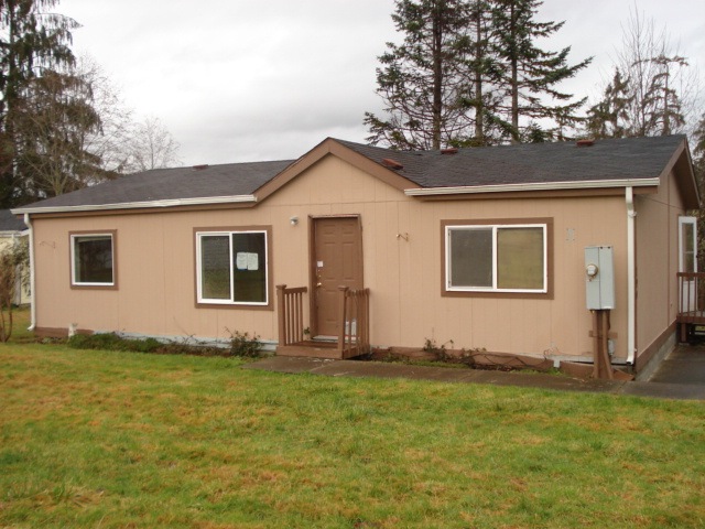 790 Garden St, Raymond, WA 98577 - photo 1