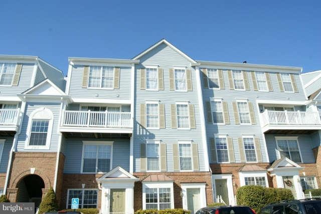 21805 Baldwin Square unit 21805, Sterling, VA 20164 - photo 1