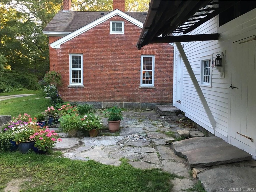 166 Woodstock Rd, Woodstock, CT 06281 - photo 1