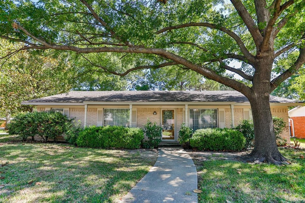 412 Willow Way, Gainesville, TX 76240 - photo 1