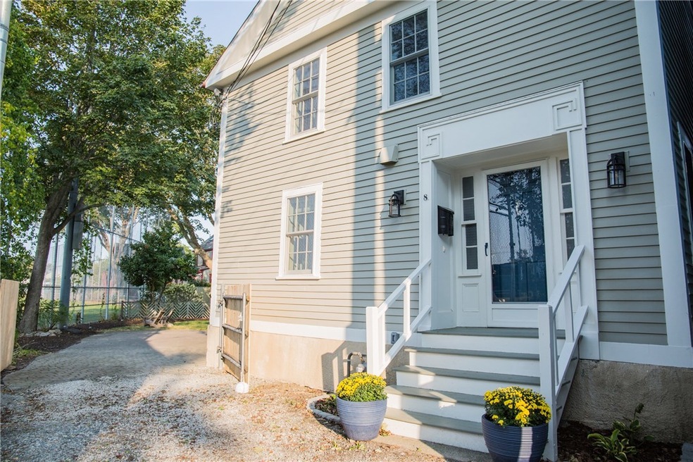 8 Cozzens Ct, Newport, RI 02840 - photo 1