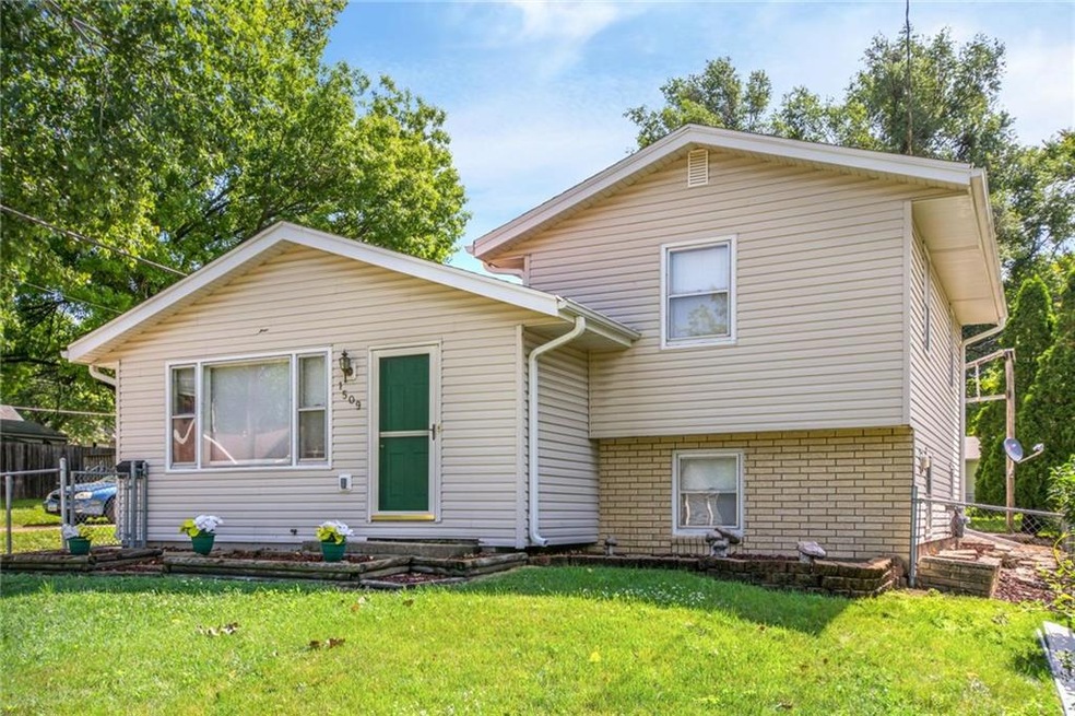 1509 E 30th St, Des Moines, IA 50317 - photo 1