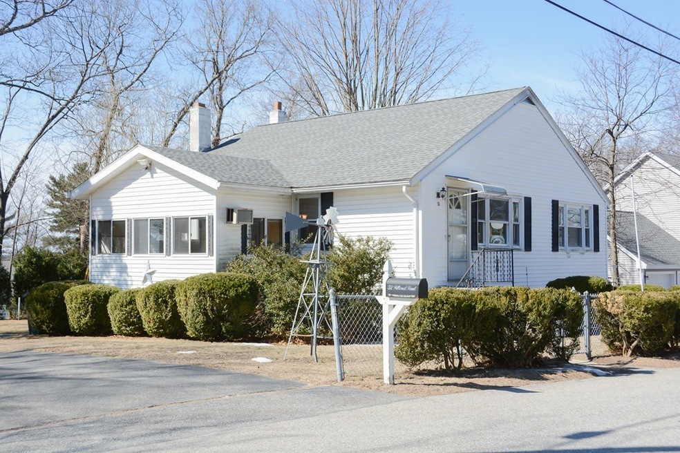 32 Hillcrest Rd, Dracut, MA 01826 - photo 1