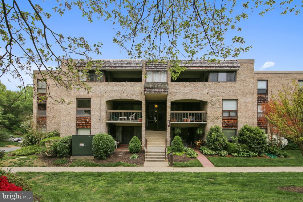 429 Christopher Ave unit 32, Gaithersburg, MD 20879 - photo 1