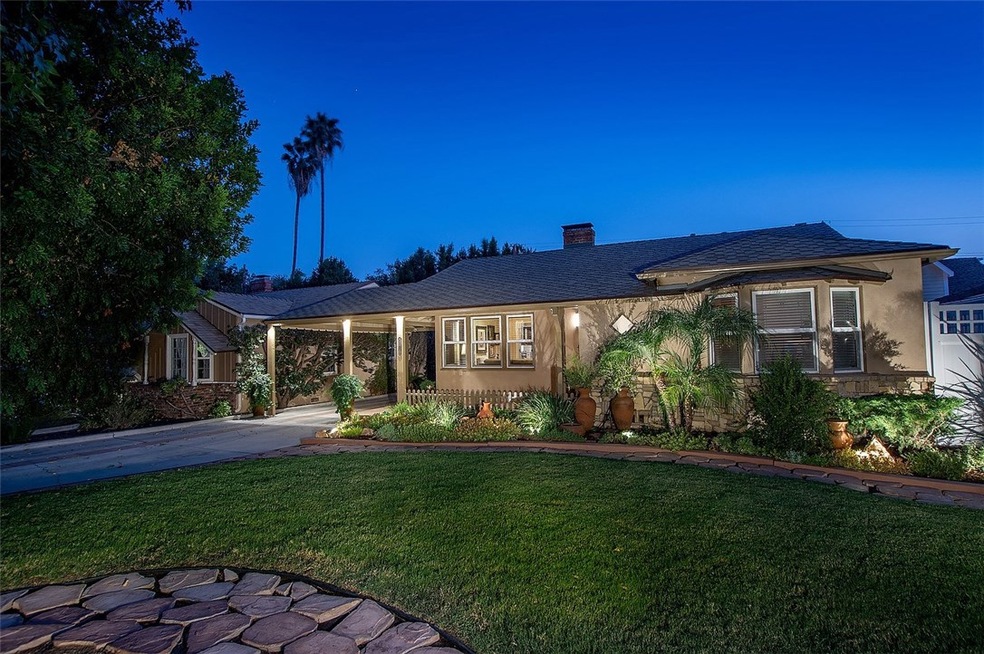 1919 W Parkside Ave, Burbank, CA 91506 - photo 1