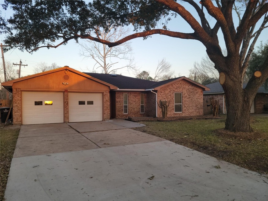 343 Windsor Square, Alvin, TX 77511 - photo 1