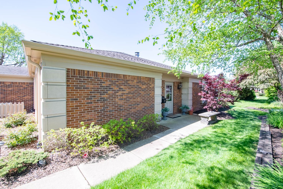 420 Bent Tree Ln Unit 4, Indianapolis, IN 46260 For Sale