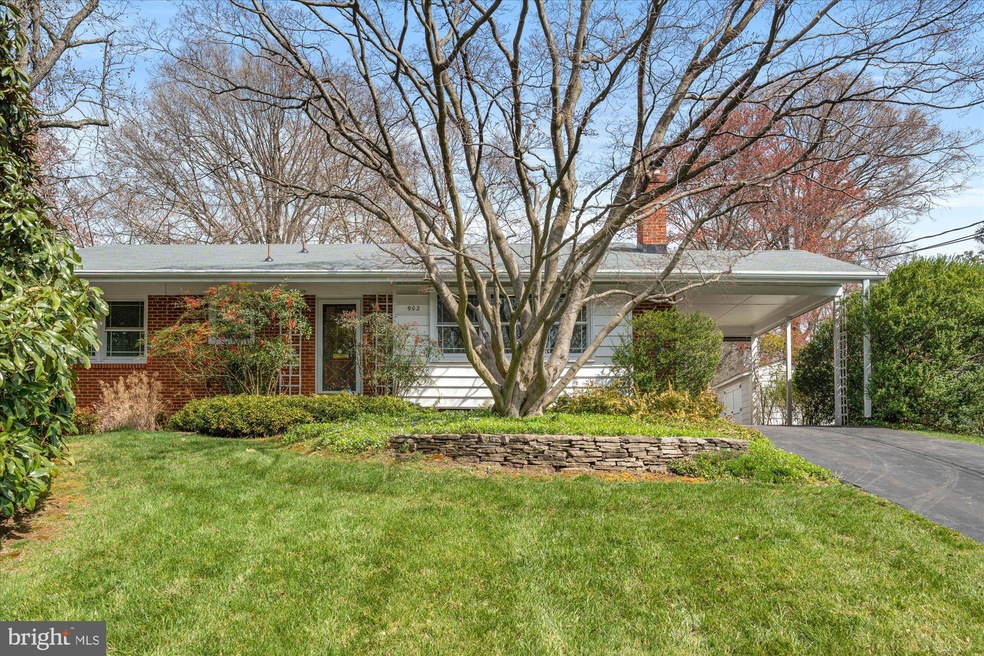 902 Neal Dr, Alexandria, VA 22308 - photo 1