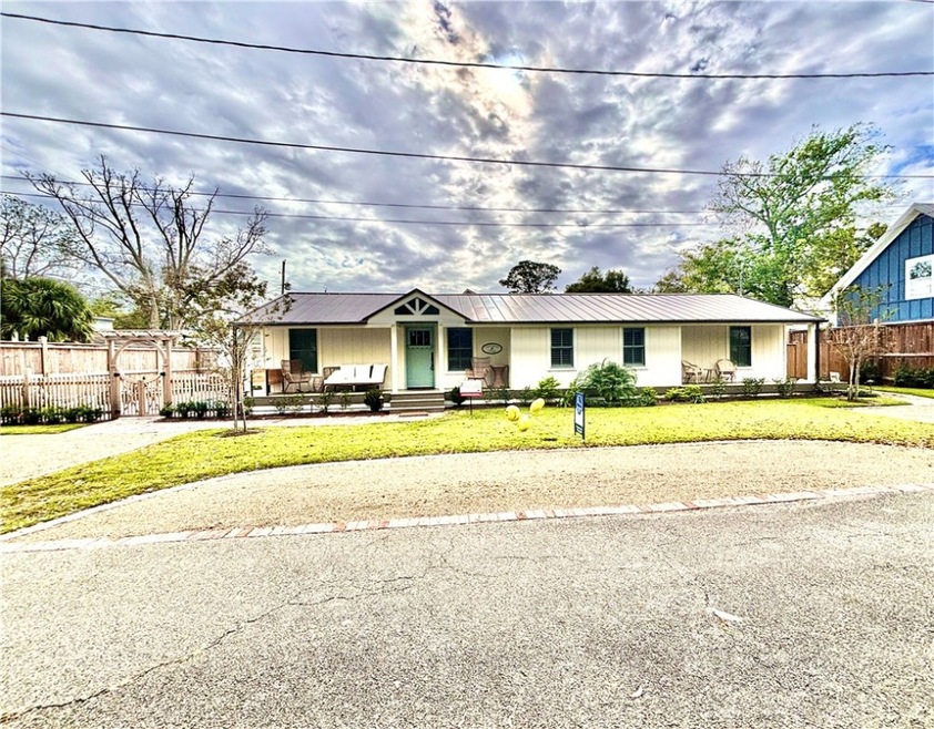 417 Everett St, Saint Simons Island, GA 31522 - photo 1