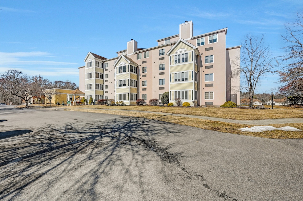 3 Village Cir unit 302, Stroudsburg, PA 18360 - photo 1