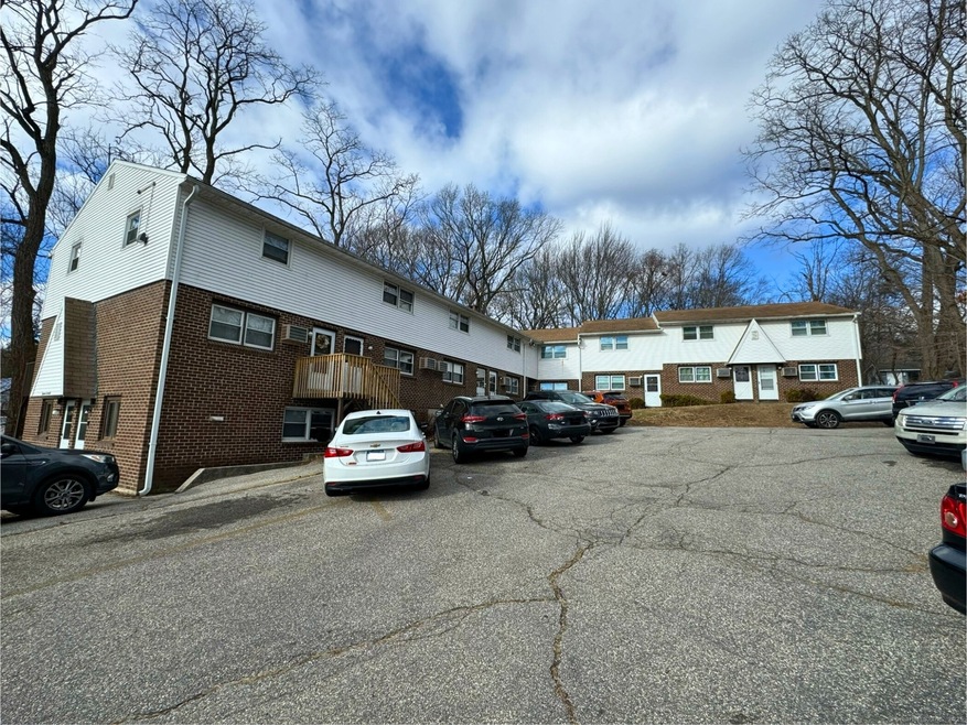1370 Highland Ave unit 7, Waterbury, CT 06708 - photo 1