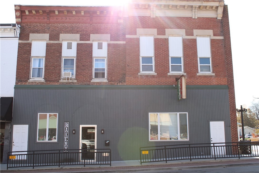 114 E Main St, Shelbyville, IL 62565 - photo 1