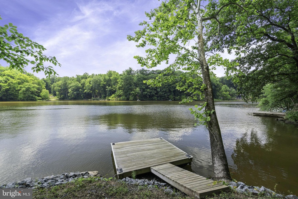 8281 N Point Rd, Manassas, VA 20112 - photo 1