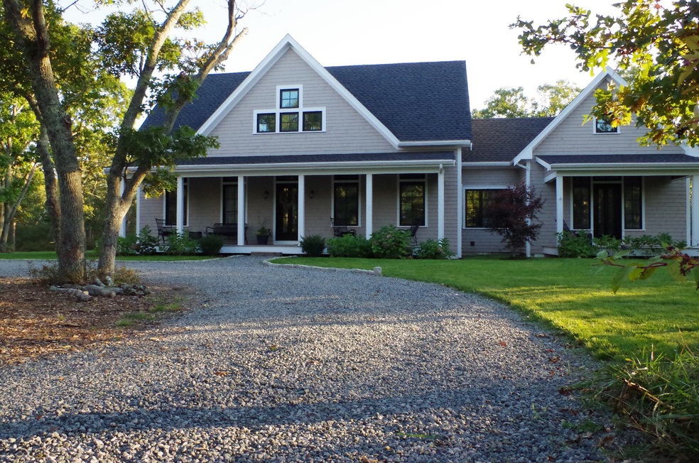 111 Oak Ln, Vineyard Haven, MA 02568 - photo 1