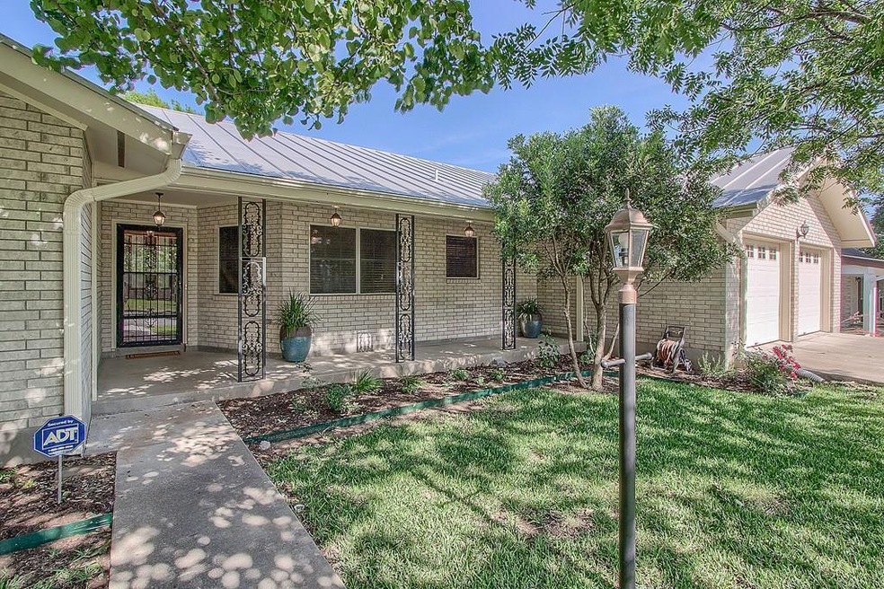 126 Frederick Rd, Fredericksburg, TX 78624 - photo 1