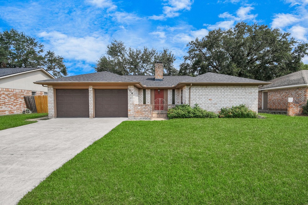 7214 Leaning Oak Dr, Houston, TX 77088 - photo 1