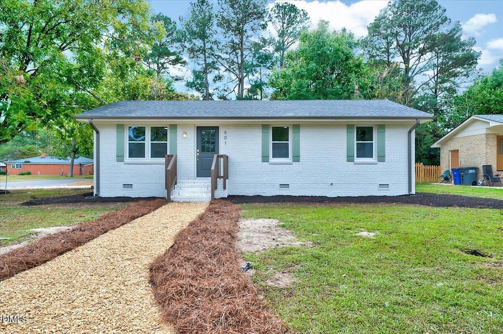 601 W Walnut St, Selma, NC 27576 - photo 1