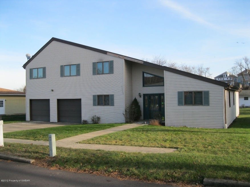 113 E Pheasant Dr, Kingston, PA 18704 - photo 1