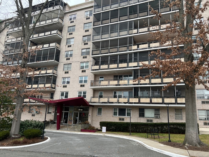 Cartwright Towers II unit 5F, Bridgeport, CT 06604 - photo 1