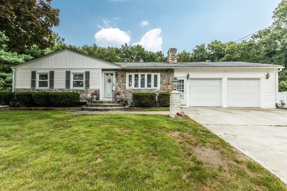 114 Fletcher Cir, Chicopee, MA 01020 - photo 1