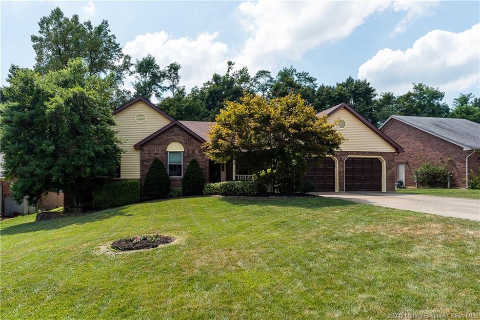 4617 Shadyview Dr, Floyds Knobs, IN 47119 - photo 1