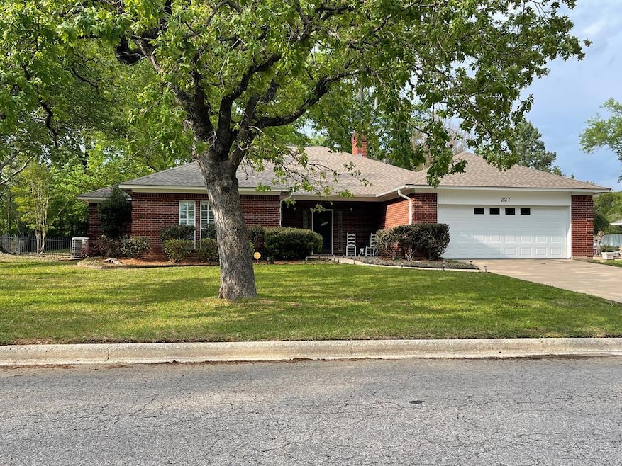 227 Oakview Dr, Nacogdoches, TX 75965 - photo 1