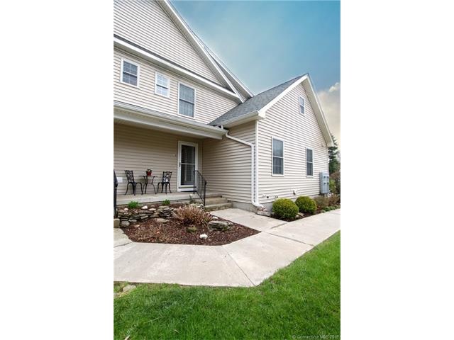 Welcome to 11 Reggie Way! A spacious 1700+SF 3 bed