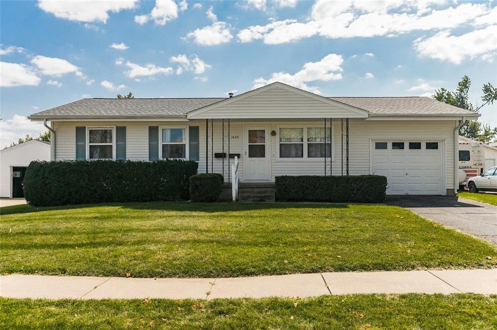 1605 Highview Dr, Marion, IA 52302 - photo 1