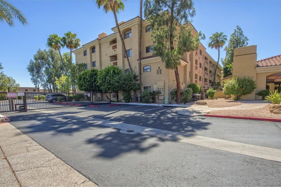 001_Gated Community