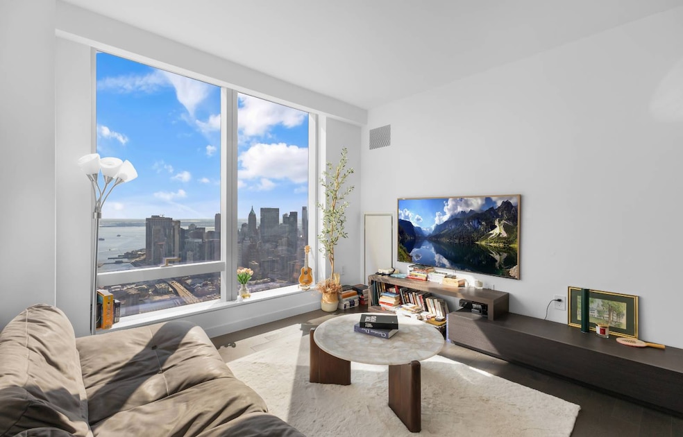 One Manhattan Square unit 73K, New York, NY 10002 - photo 1