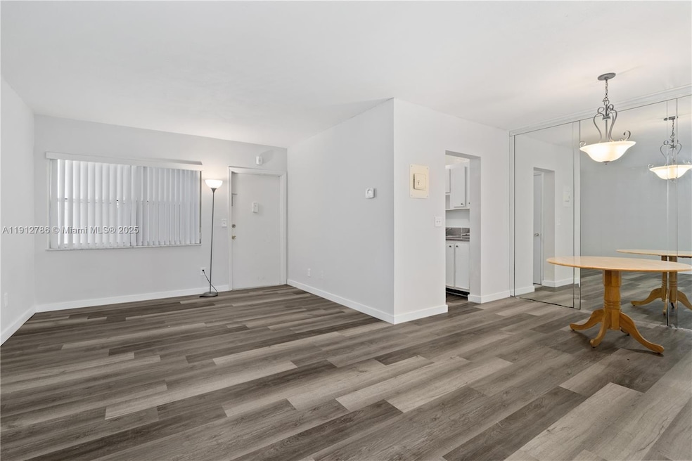 Seventeenth Green unit 340, Hallandale Beach, FL 33009 - photo 1