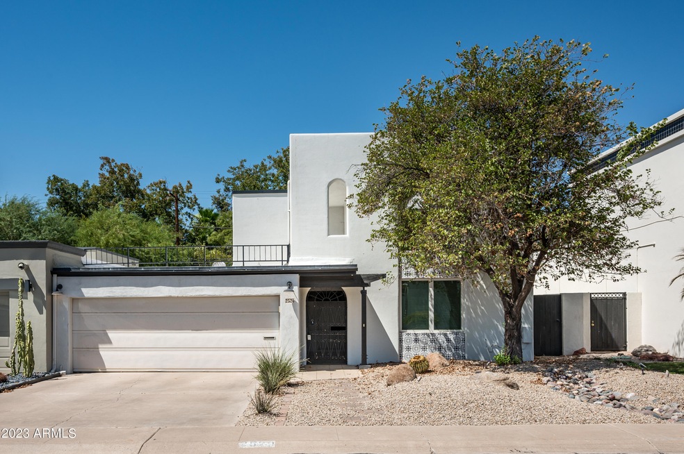 2520 E Crittenden Ln Phoenix-1
