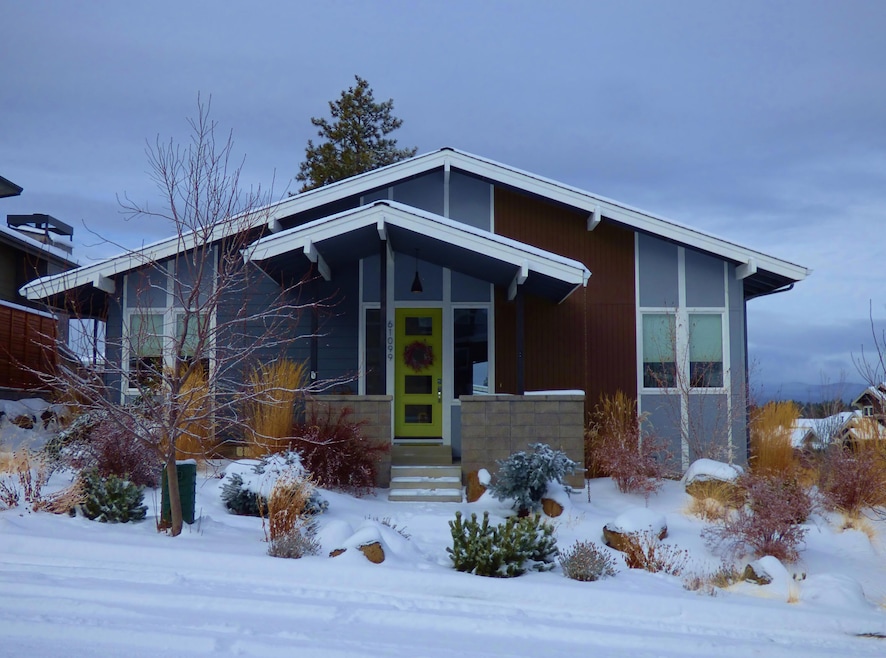 61099 SE Marble Mountain Ln, Bend, OR 97702 - photo 1