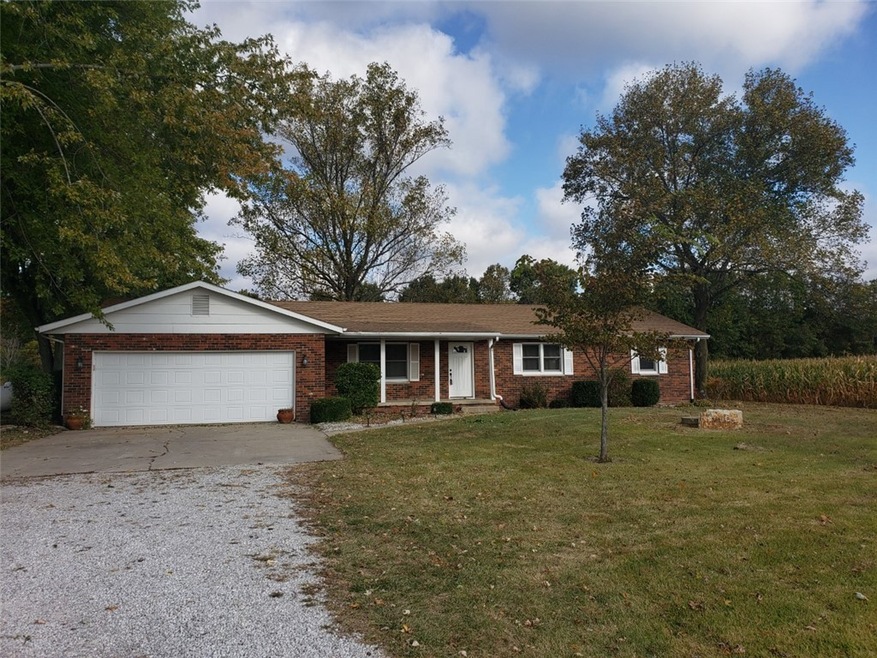 10222 E Us Highway 40, Effingham, IL 62401 - photo 1