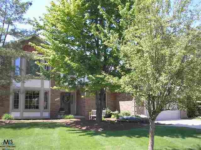 3516 Rocky Crest Ct, Rochester Hills, MI 48306 - photo 1