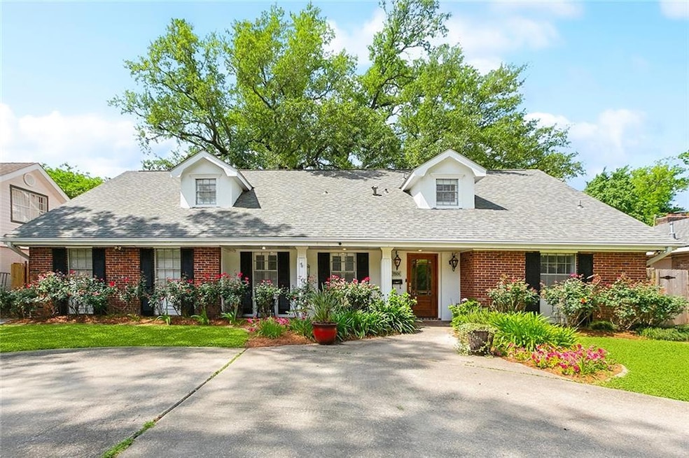 Beautiful estate just off Citrus (circular driveway)