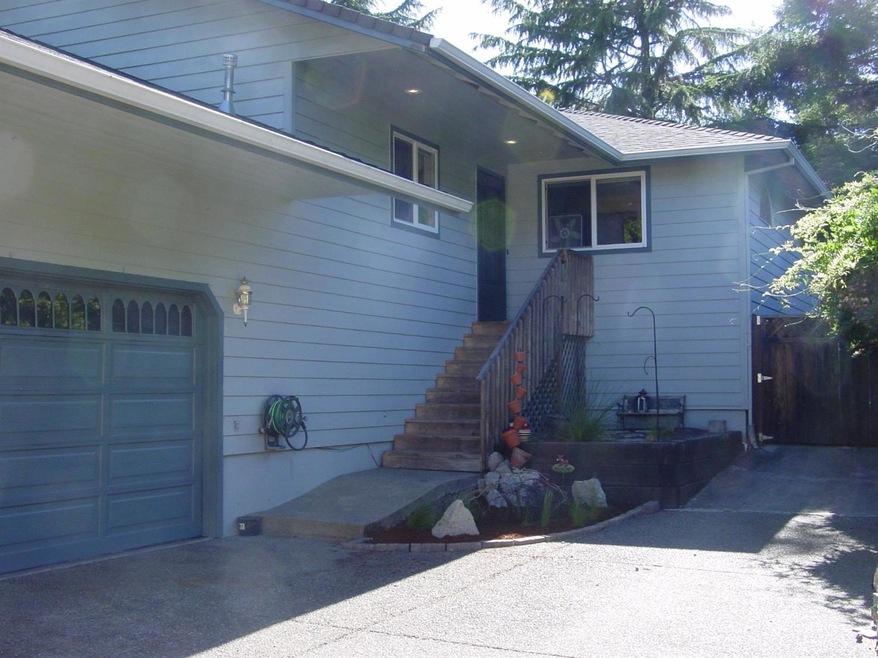 205 NW Sinclair Dr, Grants Pass, OR 97526 - photo 1