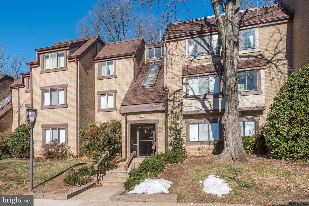 1650 Parkcrest Cir unit 301, Reston, VA 20190 - photo 1