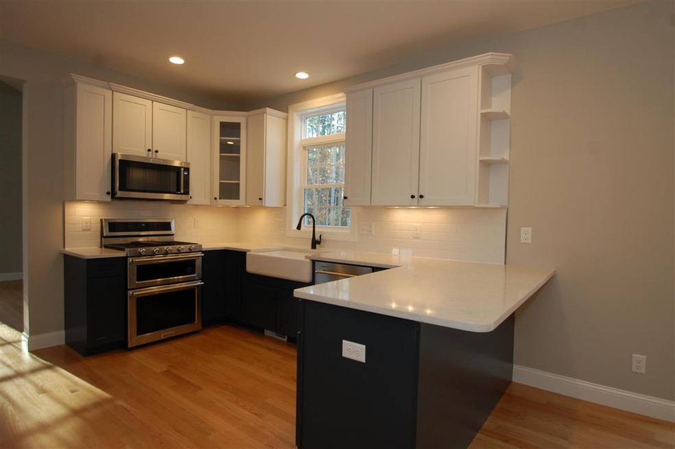 8 Crab Tree Ct unit 28, Merrimack, NH 03054 - photo 1