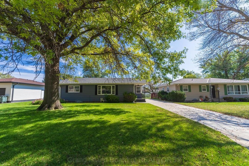 1911 N Howard Ave, Grand Island, NE 68803 - photo 1