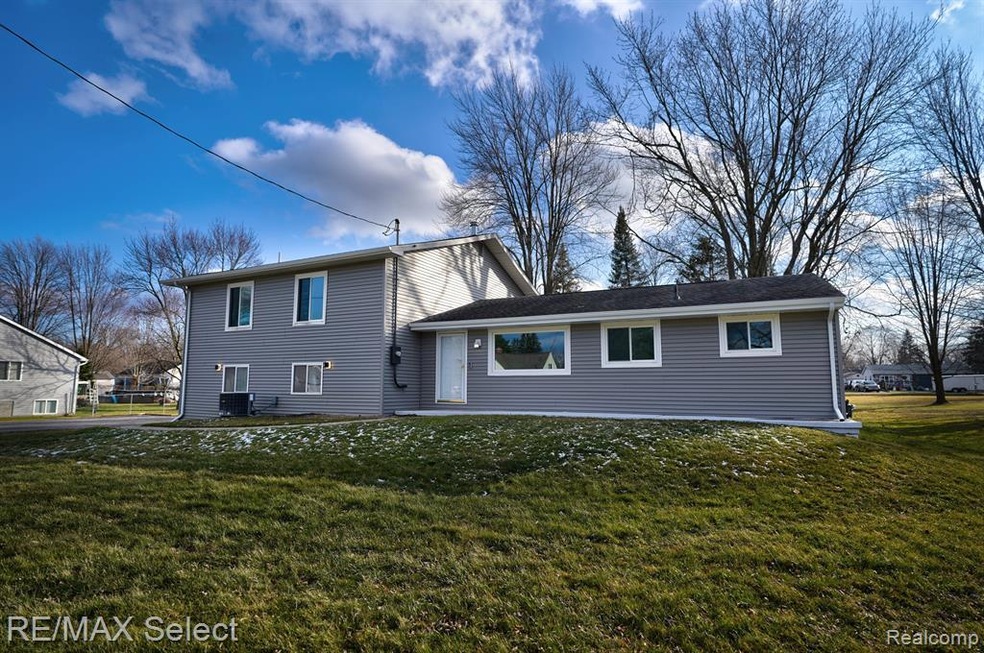 1076 Windsor St, Flint, MI 48507 - photo 1