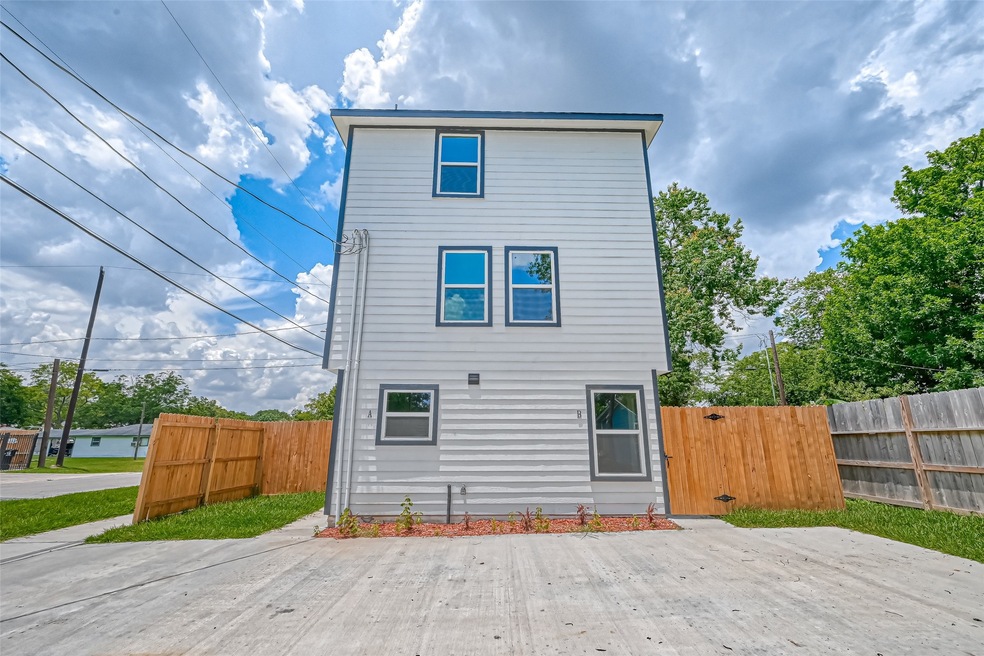 8125 Eastover St unit B, Houston, TX 77028 - photo 1