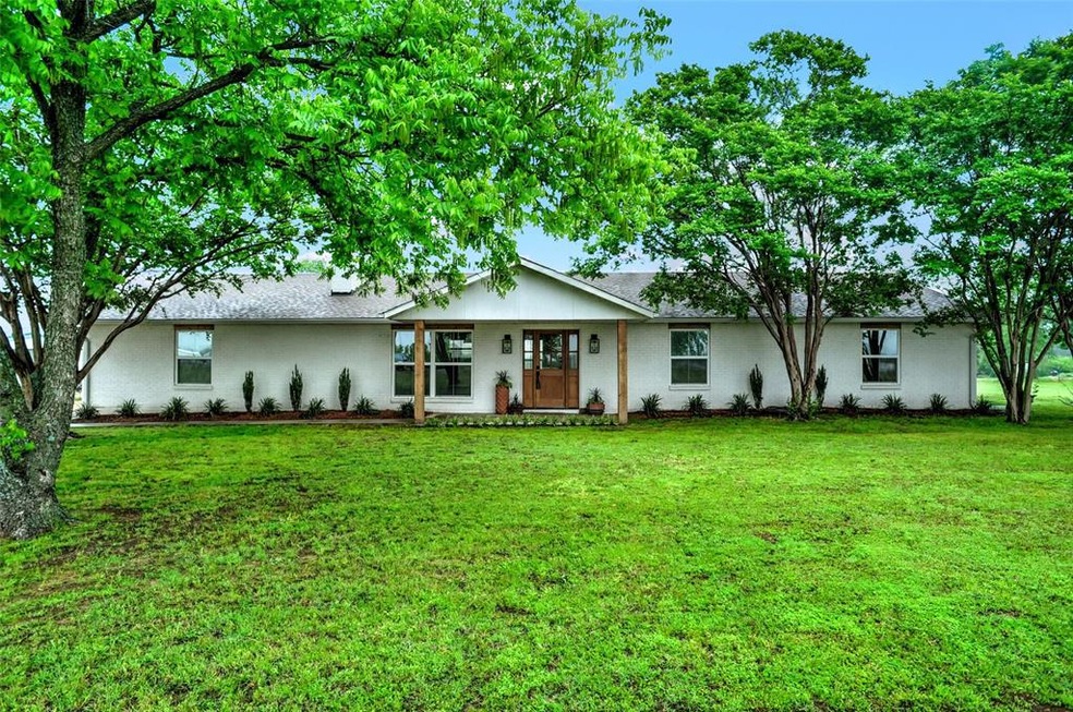 960 Roland Rd, Whitesboro, TX 76273 - photo 1