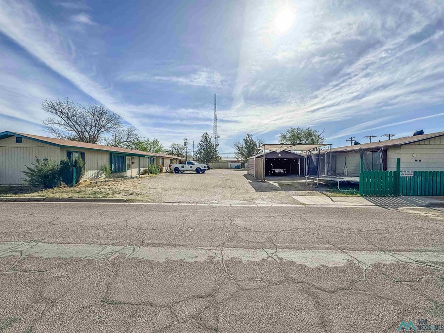 910 N Thorp St, Hobbs, NM 88240 - photo 1
