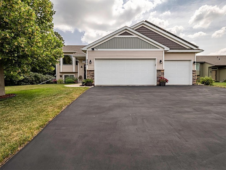 Front 802 Steamboat Ln.jpg